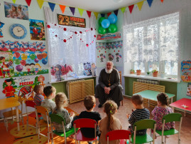 Встреча с батюшкой в детском саду Встреча с батюшкой в детском саду.